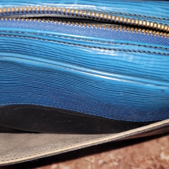 Louis Vuitton Jeune Fille Toledo Blue Epi Leather Bag - Picture 10 of 16